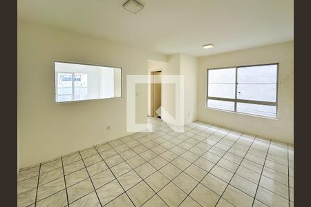 Apartamento para alugar com 2 quartos, 65m² em Barreiros, São José