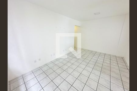 Apartamento para alugar com 2 quartos, 65m² em Barreiros, São José