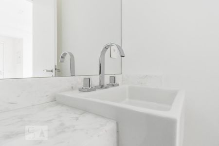 Banheiro de kitnet/studio para alugar com 1 quarto, 30m² em Cerqueira César, São Paulo