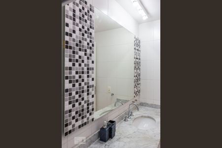 Apartamento para alugar com 70m², 2 quartos e 2 vagasBanheiro