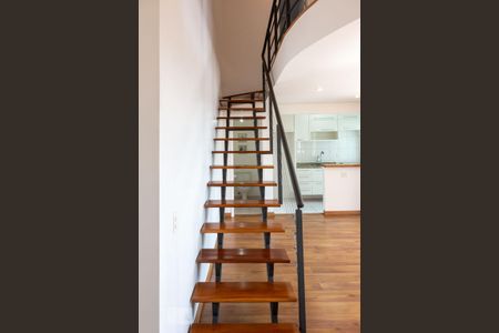 Apartamento para alugar com 70m², 2 quartos e 2 vagasEscada