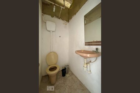 Casa para alugar com 80m², 3 quartos e 8 vagasBanheiro do Quarto anexo