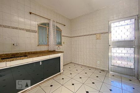Casa para alugar com 80m², 3 quartos e 8 vagasCozinha