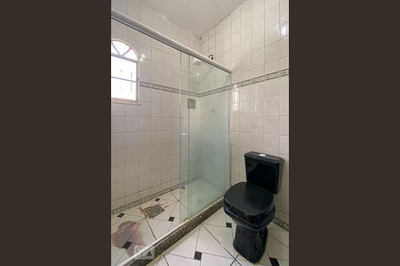 Casa para alugar com 80m², 3 quartos e 8 vagasBanheiro