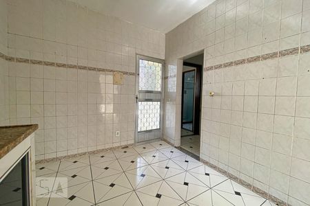 Casa para alugar com 80m², 3 quartos e 8 vagasCozinha