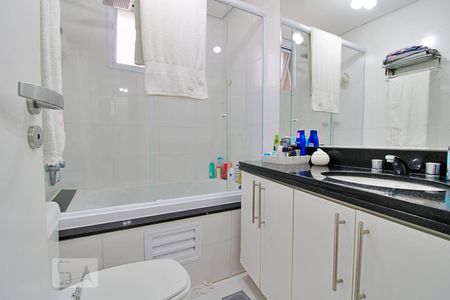 Apartamento à venda com 75m², 2 quartos e 1 vaga Apartamento à venda com 75m², 2 quartos e 1 vagaBanheiro da Suíte
