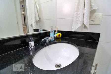 Apartamento à venda com 75m², 2 quartos e 1 vaga Apartamento à venda com 75m², 2 quartos e 1 vagaBanheiro da Suíte