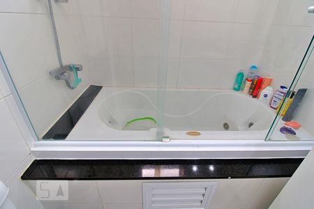 Apartamento à venda com 75m², 2 quartos e 1 vaga Apartamento à venda com 75m², 2 quartos e 1 vagaBanheiro da Suíte