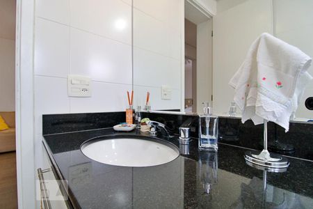 Apartamento à venda com 75m², 2 quartos e 1 vaga Apartamento à venda com 75m², 2 quartos e 1 vagaBanheiro