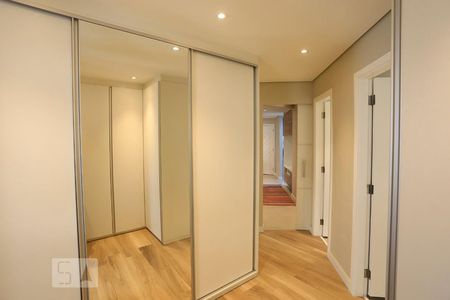 Apartamento para alugar com 76m², 1 quarto e 2 vagasCloset da Suíte