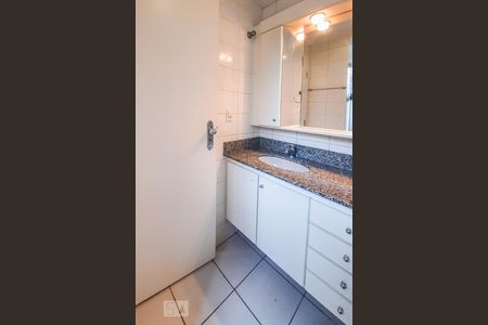 Apartamento à venda com 120m², 4 quartos e 4 vagasBanheiro da Suíte 1