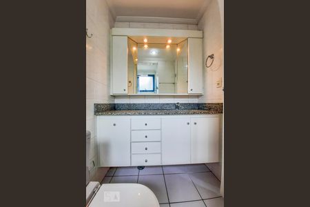 Apartamento à venda com 120m², 4 quartos e 4 vagasBanheiro da Suíte 2