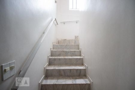 Escada de casa à venda com 3 quartos, 185m² em Jardim Oriental, São Paulo
