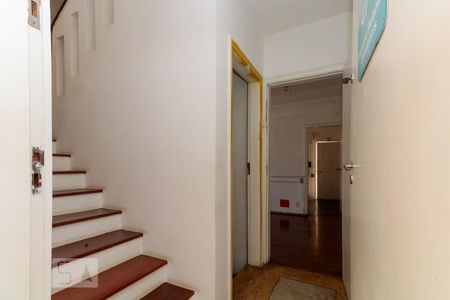 Casa à venda com 600m², 6 quartos e 6 vagasCorredor cozinha