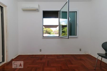 Casa à venda com 600m², 6 quartos e 6 vagasQuarto 3