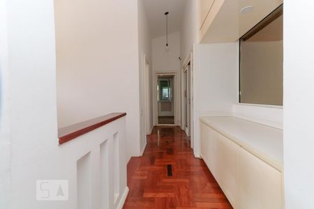 Casa à venda com 600m², 6 quartos e 6 vagasCorredor