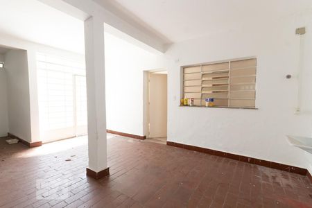 Casa à venda com 200m², 3 quartos e 4 vagasÁrea de Serviço e Garagem