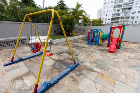 Apartamento à venda com 120m², 3 quartos e 2 vagas Apartamento à venda com 120m², 3 quartos e 2 vagasPlayground