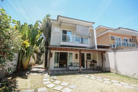 Casa à venda com 200m², 3 quartos e 1 vagaFachada - Área Externa