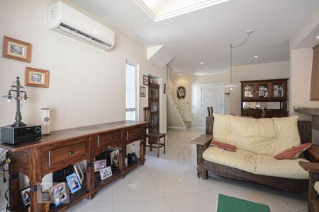 Sala de casa para alugar com 3 quartos, 200m² em Anil, Rio de Janeiro