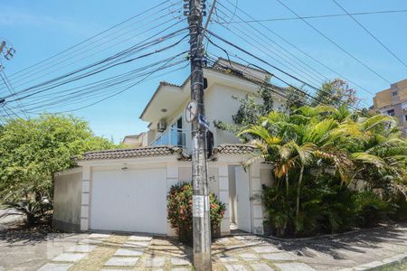 Casa à venda com 200m², 3 quartos e 1 vagaFachada Rua