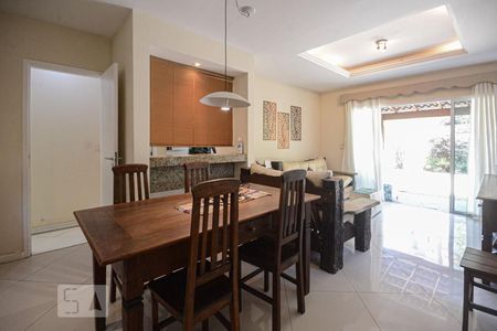 Sala de casa para alugar com 3 quartos, 200m² em Anil, Rio de Janeiro