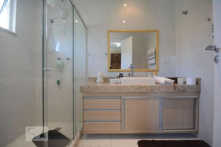 Casa à venda com 200m², 3 quartos e 1 vagaBanheiro Suíte