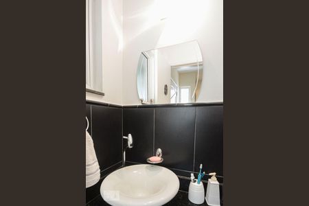 Casa à venda com 200m², 3 quartos e 1 vagaSala - Lavabo