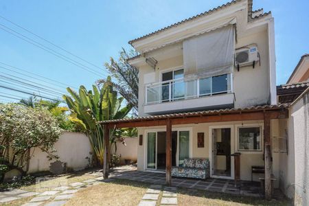 Casa à venda com 200m², 3 quartos e 1 vagaFachada - Área Externa