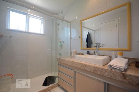 Casa à venda com 200m², 3 quartos e 1 vagaBanheiro Suíte