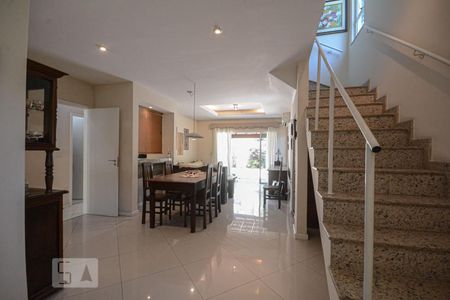 Sala de casa para alugar com 3 quartos, 200m² em Anil, Rio de Janeiro