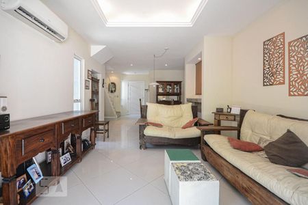 Sala de casa para alugar com 3 quartos, 200m² em Anil, Rio de Janeiro