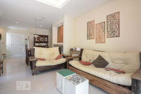 Sala de casa para alugar com 3 quartos, 200m² em Anil, Rio de Janeiro