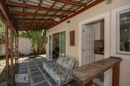 Casa à venda com 200m², 3 quartos e 1 vagaVaranda - Área Externa