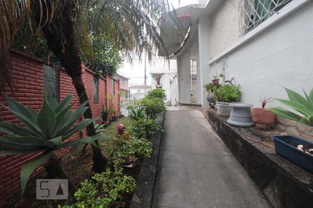 Casa à venda com 270m², 5 quartos e 4 vagas Casa à venda com 270m², 5 quartos e 4 vagasÁrea externa