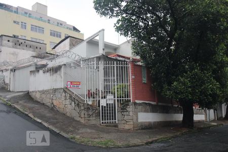 Casa à venda com 270m², 5 quartos e 4 vagas Casa à venda com 270m², 5 quartos e 4 vagasFachada