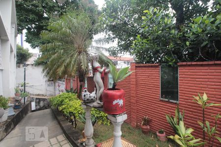 Casa à venda com 270m², 5 quartos e 4 vagas Casa à venda com 270m², 5 quartos e 4 vagasÁrea externa