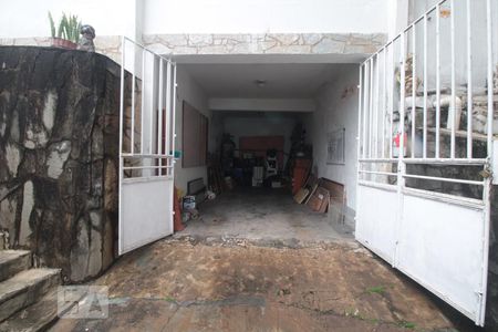 Casa à venda com 270m², 5 quartos e 4 vagas Casa à venda com 270m², 5 quartos e 4 vagasÁrea externa