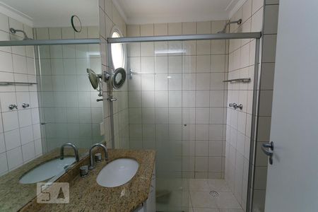 Apartamento à venda com 125m², 3 quartos e 3 vagasDetalhe do Banheiro da Suite