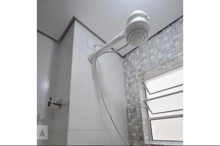 Chuveiro  de kitnet/studio para alugar com 1 quarto, 15m² em Butantã, São Paulo