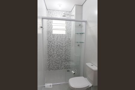 Banheiro de kitnet/studio para alugar com 1 quarto, 15m² em Butantã, São Paulo