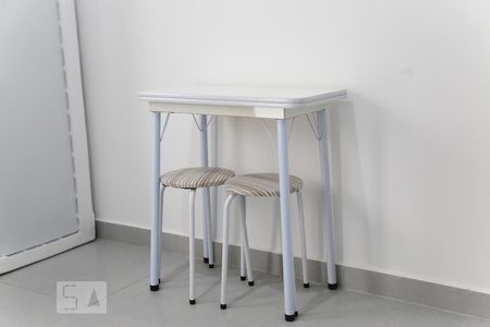 Studio para alugar com 15m², 1 quarto e sem vaga Studio para alugar com 15m², 1 quarto e sem vagaKitnet - mesa