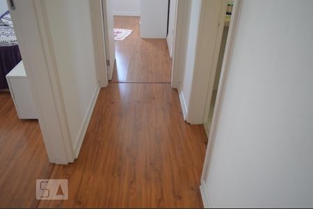 Apartamento à venda com 60m², 2 quartos e 1 vagaCorredor entre os quartos e banheiro