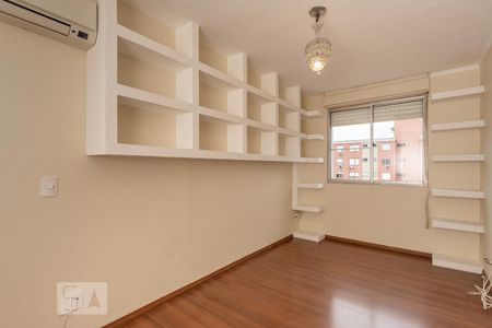 Sala de apartamento para alugar com 3 quartos, 72m² em Jardim Itu-sabará, Porto Alegre