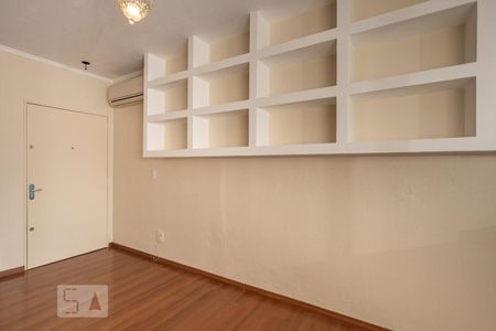 Sala de apartamento para alugar com 3 quartos, 72m² em Jardim Itu-sabará, Porto Alegre