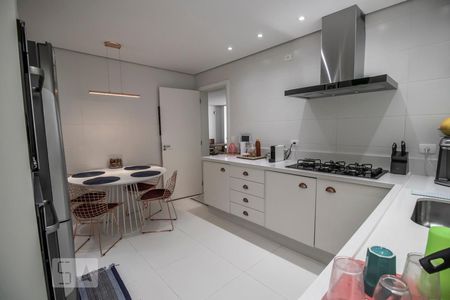 Casa para alugar com 480m², 3 quartos e 2 vagas Casa para alugar com 480m², 3 quartos e 2 vagasCozinha