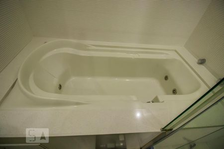 Casa para alugar com 480m², 3 quartos e 2 vagas Casa para alugar com 480m², 3 quartos e 2 vagasBanheiro da Suíte 2