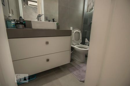 Casa para alugar com 480m², 3 quartos e 2 vagas Casa para alugar com 480m², 3 quartos e 2 vagasBanheiro da Suíte 1