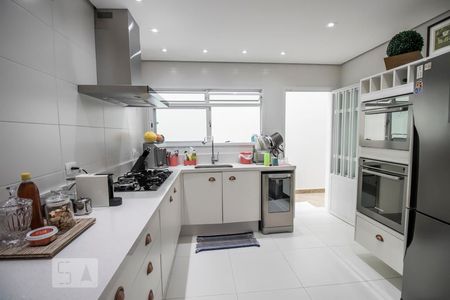 Casa para alugar com 480m², 3 quartos e 2 vagas Casa para alugar com 480m², 3 quartos e 2 vagasCozinha