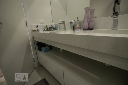 Casa para alugar com 480m², 3 quartos e 2 vagas Casa para alugar com 480m², 3 quartos e 2 vagasBanheiro da Suíte 2